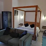 Le Clos Des Preles فندق مبيت وإفطار 3*