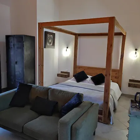 Le Clos Des Preles Bed and Breakfast 3*