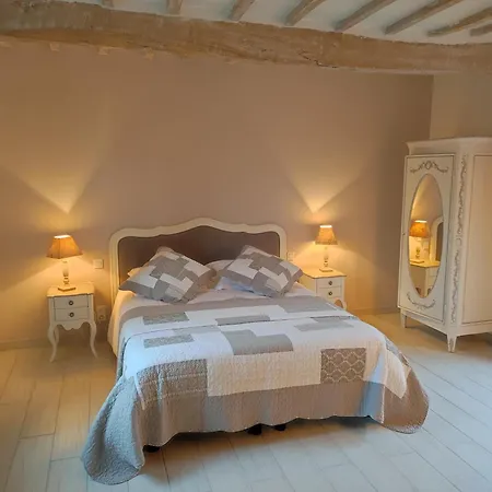 Le Clos Des Preles Bed and Breakfast